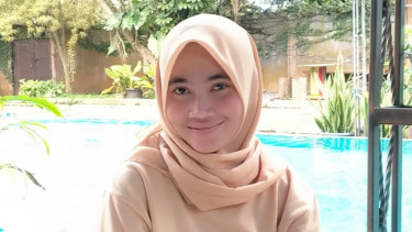 Derry Anggraeni P, S.Pd., Guru Sejarah SMAN 1 Taman