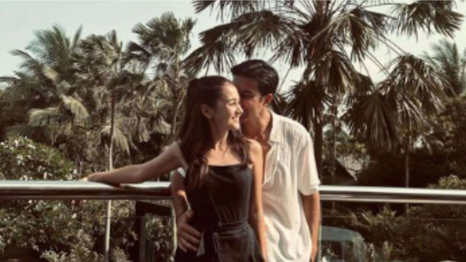 Junior Roberts dan Sandrina Michelle