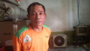 Duro bin Timan (50) menyamar jadi petugas UPK Dinas Lingkungan Hidup DKI Jakarta
