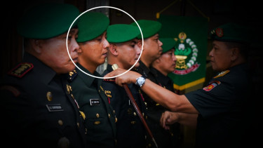 VIVA Militer: Letkol Inf Adi Swastika saat serahkan jabatan Dandeninteldam.