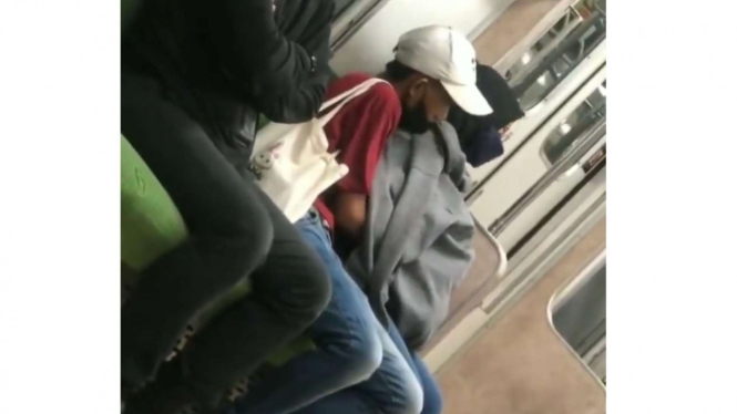 Video dua sejoli mesum di KRL