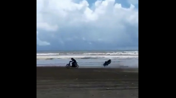 Balapan motor di pantai
