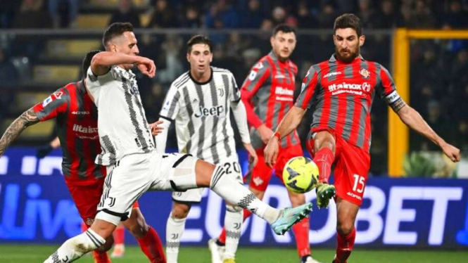 Duel Cremonese vs Juventus