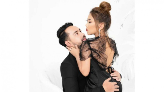 Foto prewedding Kiky Saputri dan Khairi