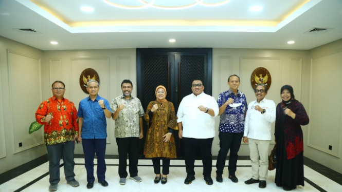 Serikat buruh usai lakukan pertemuan tertutup dengan Menaker soal Perppu Cipta Kerja.
