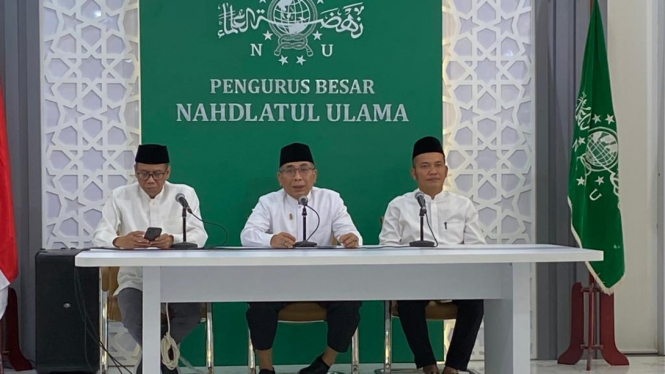 Ketua Umum PBNU K.H. Yahya Cholil Staquf atau Gus Yahya (Tengah)