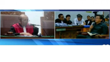 Ferdy Sambo baca isi buku hitam
