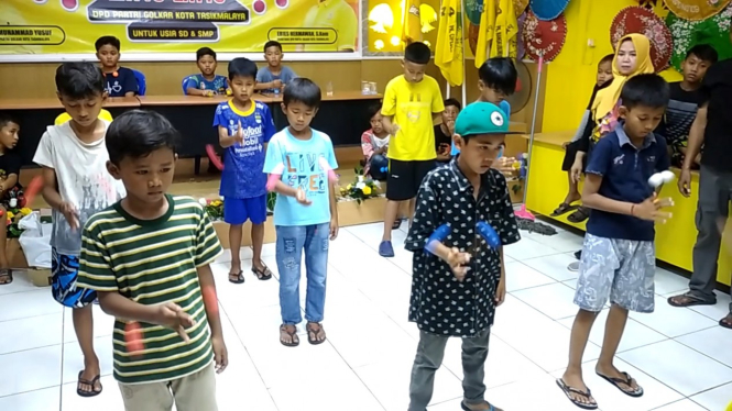 Lomba lato-lato.
