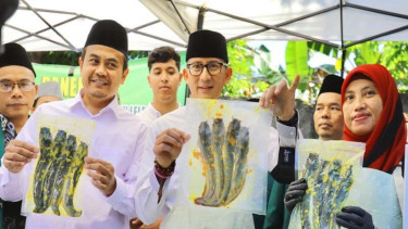 Menparekraf Sandiaga Uno (tengah)