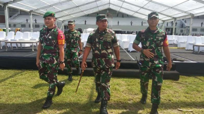 VIVA Militer: Pangdam Brawijaya Mayjen Farid M. di Stadion Diponegoro Banyuwangi