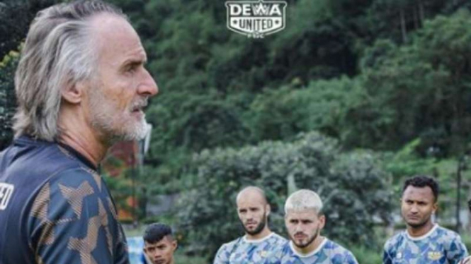 Pelatih Dewa United, Jan Olde Riekerink