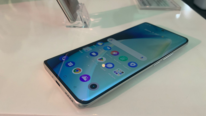 Layar lengkung Realme 10 Pro+ 5G.