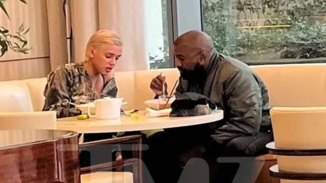 Kanye West dengan wanita pirang misterius