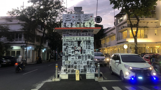 Pos polisi di Kayutangan Heritage penuh poster usut tuntas Tragedi Kanjuruhan