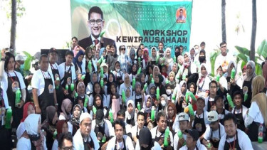 Relawan Sandiaga mengadakan pelatihan kewirausahaan