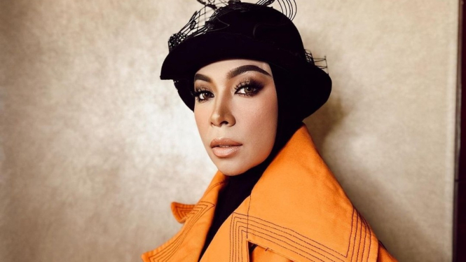 Melly Goeslaw. 