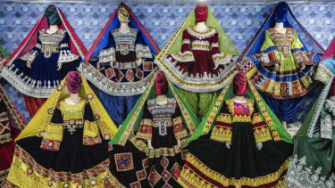 Manekin di Toko Baju di Afghanistan Harus Ditutupi Karung atau Kantong Plastik Hitam.