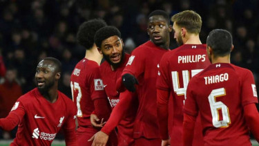 Pemain Liverpool merayakan gol