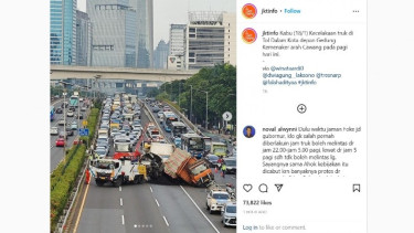 Kecelakaan truk terjadi di Tol Dalam Kota pagi ini, Rabu 18 Januari 2023.