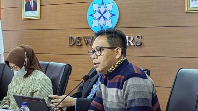 Ketua Komisi Pengaduan dan Penegakan Etika Pers Dewan Pers Yadi Hendriana saat acara “Jumpa Pers Perdana Ketua Dewan Pers Ninik Rahayu” di Gedung Dewan Pers, Jakarta, Selasa, 17 Januari 2023.