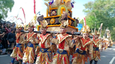 Pawai festival budaya jadi salah satu agenda pariwisata Bali tahun 2023