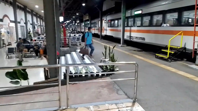 Suasana di Stasiun Semarang Tawang.