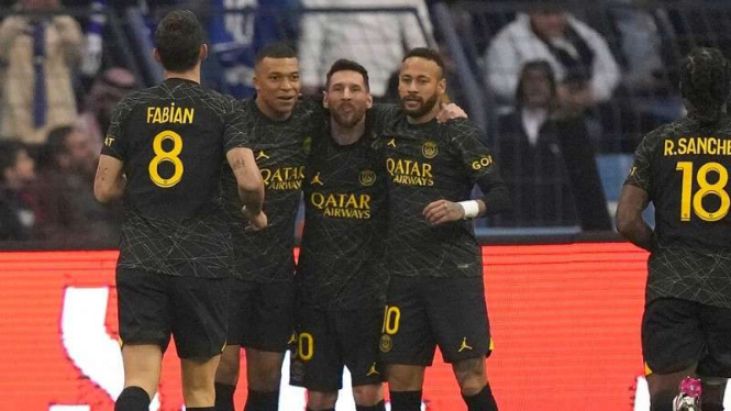 Pemain PSG rayakan gol Lionel Messi
