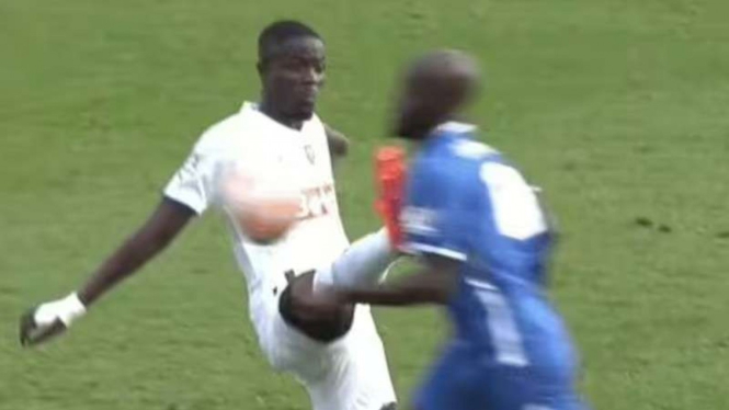 Bek Marseille Eric Bailly dijatuhi skors tujuh laga akibat pelanggaran keras