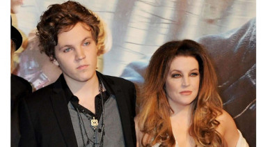 Lisa Marie Presley dengan putranya, Benjamin