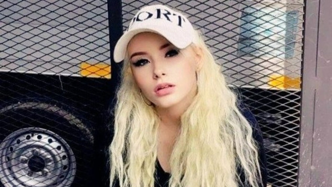 Bule Barbie.