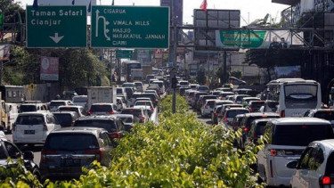 Macet di Puncak sata libur Imlek