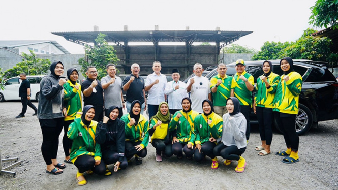 Wagub Sumut, Musa Rajekshah bersama kontigen Sumut di Porseni 2023 di Solo