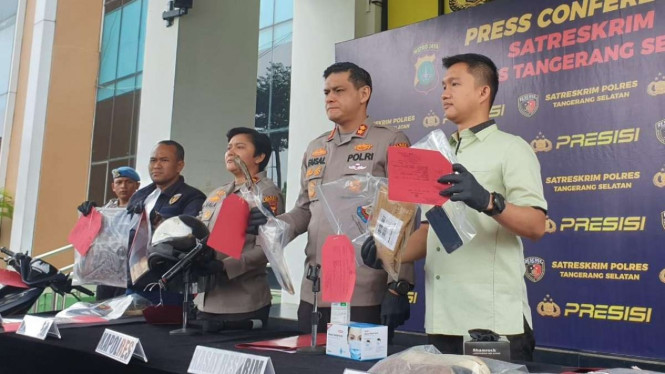 Polres Tangsel menggelar konferensi pers kasus curanmor.