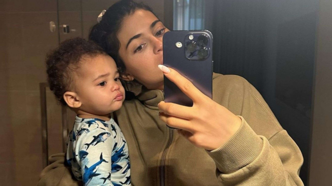 Kylie Jenner dan putranya Aire Webster