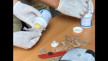 Bea Cukai Jambi dan BPOM mengamankan peredaran obat tanpa ijin