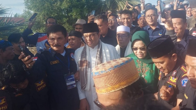 Anies Baswedan ziarah ke makam Sultan Banten.