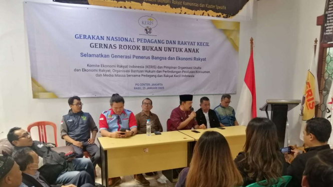 27 komunitas pedagang tolak rencana pelarangan penjualan rokok ketengan.