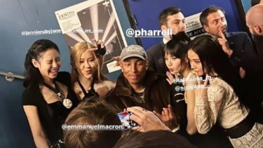 Presiden Prancis, Emmanuel Macron memfoto BLACKPINK bersama Pharrell William