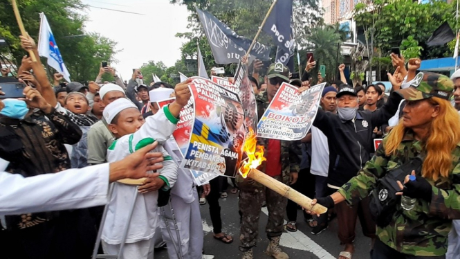 Aksi unjuk rasa protes soal pembakaran Alquran di Swedia. 