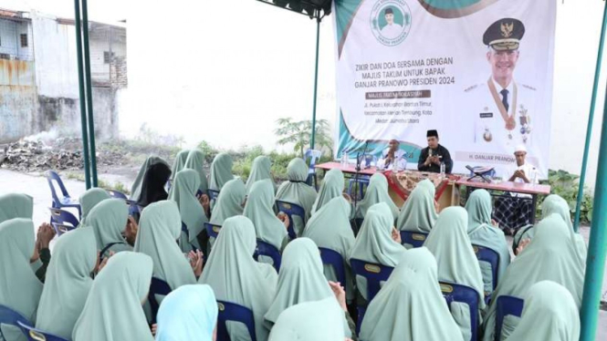  Tuan Guru Sahabat (TGS) Ganjar menggelar zikir dan doa bersama