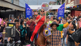 Bikin Heboh! Hadir di The New Eat Bulaga Indonesia, Bunda Corla Naik Kuda