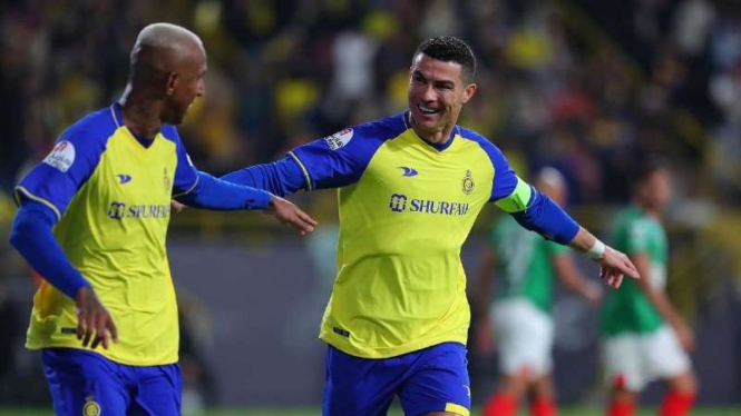 Pemain Al Nassr, Talisca (kiri) dan Cristiano Ronaldo