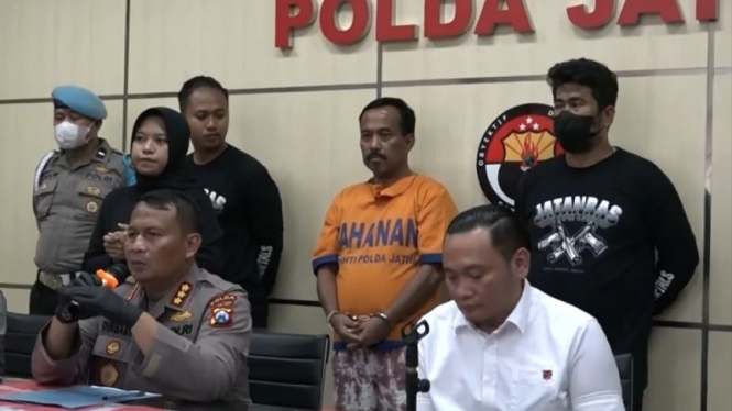 Samanhudi eks Wali Kota Blitar dirilis di Markas Polda Jatim di Surabaya.