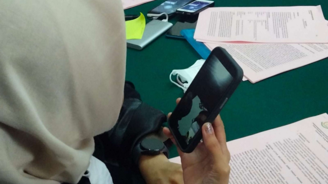 Sidang perkara tukang becak membobol rekening nasabah BCA di PN Surabaya.