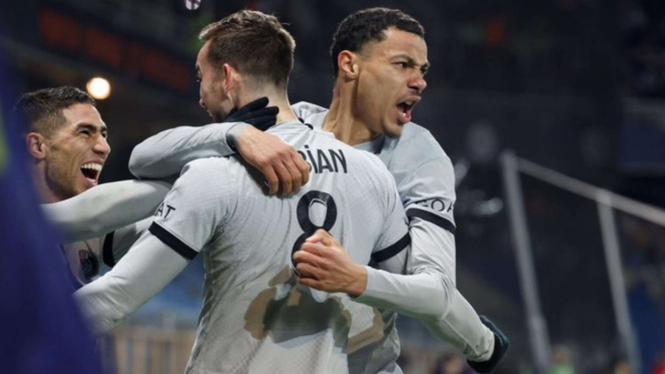 Pemain PSG Rayakan Gol ke Gawang Montpellier