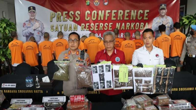 Polisi mengungkap sindikat pembuat ganja sintetis