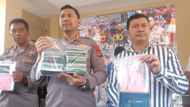 Polresta Bogor Kota tunjukkan barang bukti kasus bos travel umrah murah