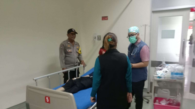Remaja lompat dari lantai 3 mal dibawa ke RS.