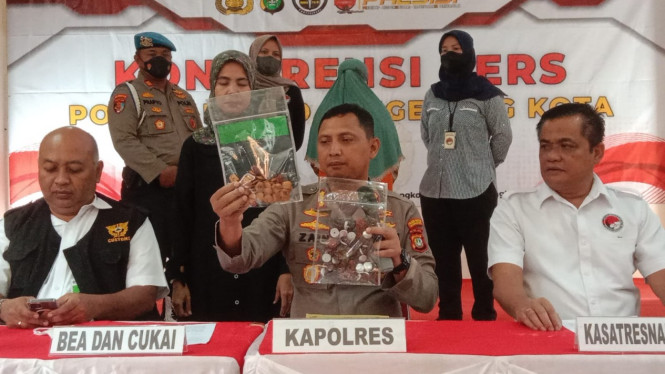 Ibu rumah tangga ditangkap terkait peredaran narkoba.
