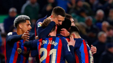 Pemain Barcelona rayakan gol Jordi Alba